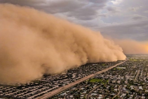 Ожесточенная пыльная буря в Квинсленде привела к нулевой видимости