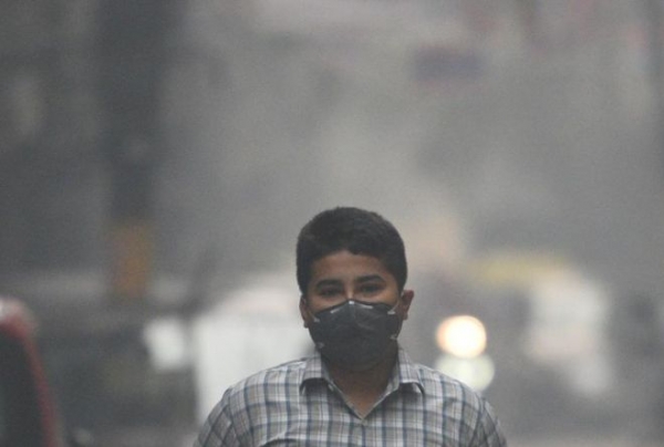 Густой смог в Дели достиг рекордной отметки 280 пунктов