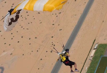 В ОАЭ турист пострадал при прыжке с парашютом 