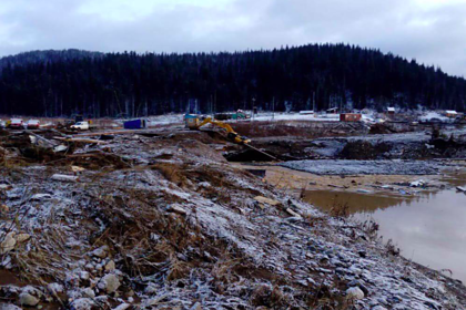 До 13 человек возросло число погибших после прорыва дамбы на российском руднике