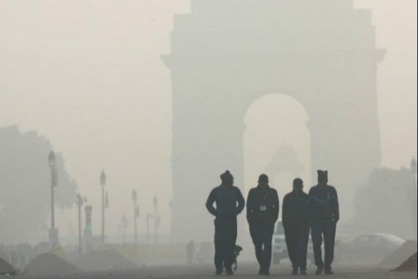 Густой смог в Дели достиг рекордной отметки 280 пунктов