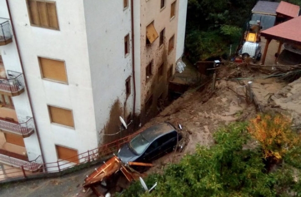 Сильные дожди вызвали внезапные наводнения и оползни на севере Италии
