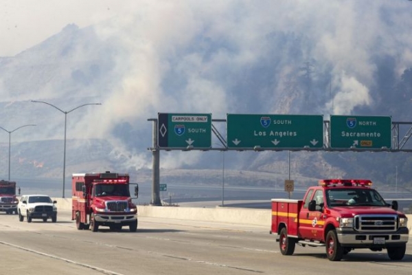 Дым от пожара в Калифорнии окутал Лос-Анджелес 