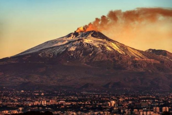 Извержение вулкана Этна привело к задержкам авиарейсов на Средиземноморье